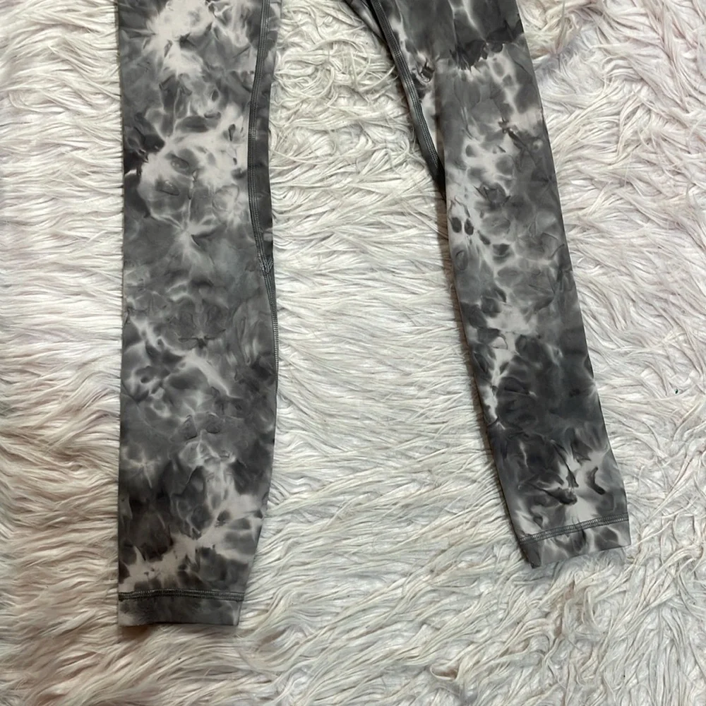 lululemon athletic diamond dye leggings - Picture 10 of 11